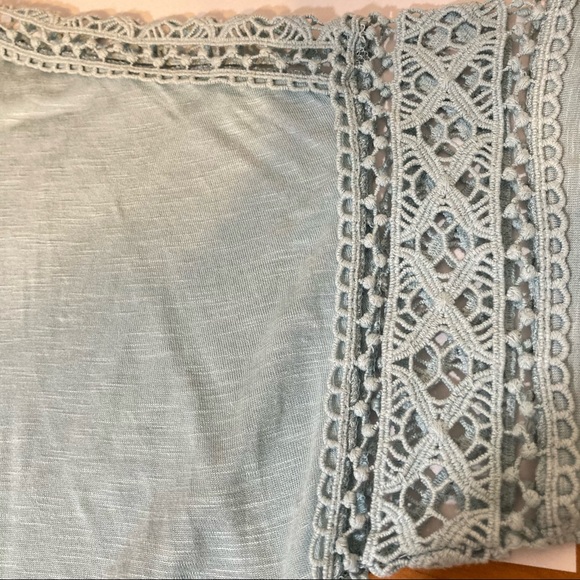 89TH & MADISON Crochet Sleeves Shark Hem Baby Blue Tunic Top Oversized Small - Picture 4 of 10